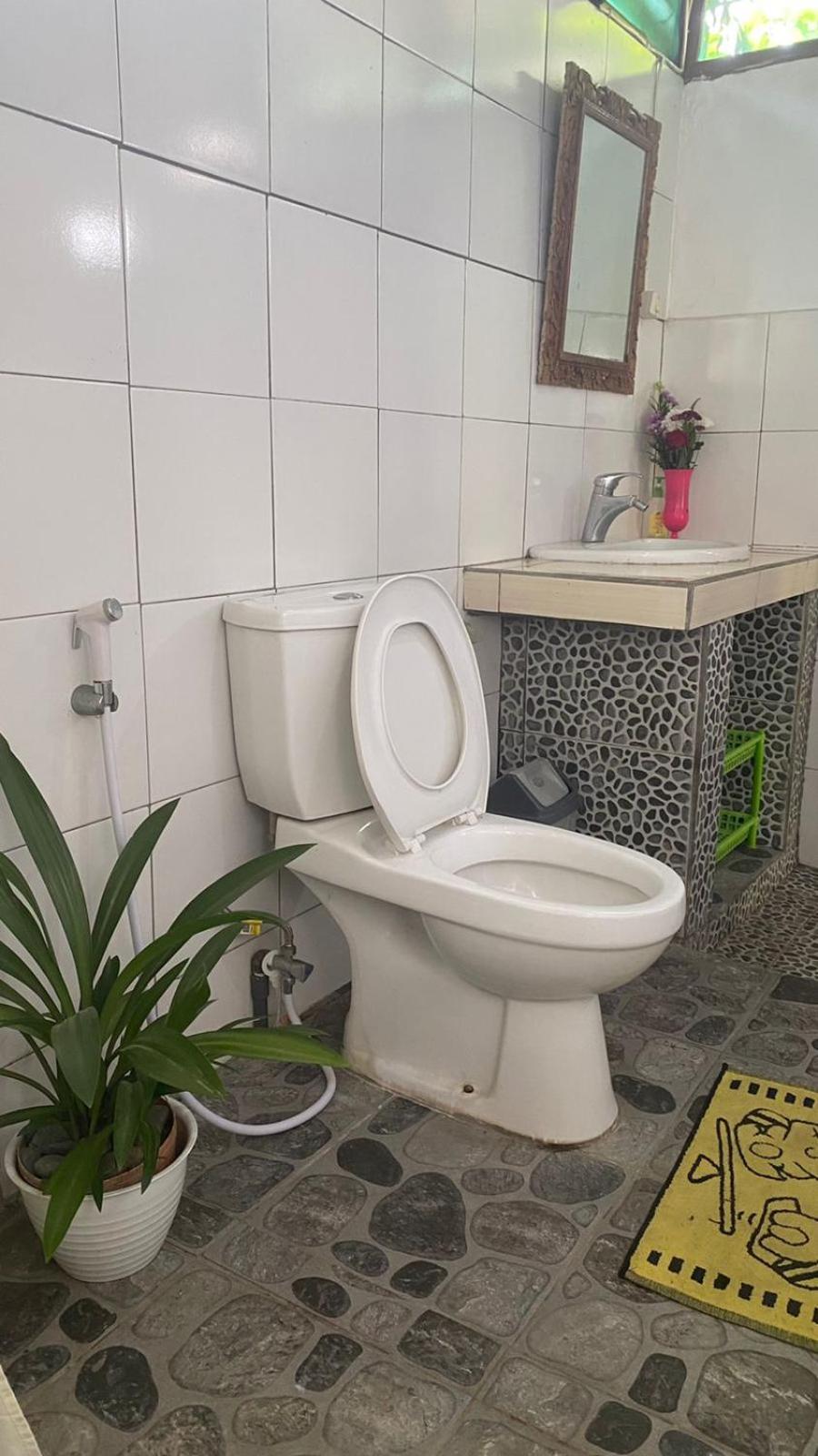 Barclona Guesthouses Lovina Pabean Buleleng Habitación foto
